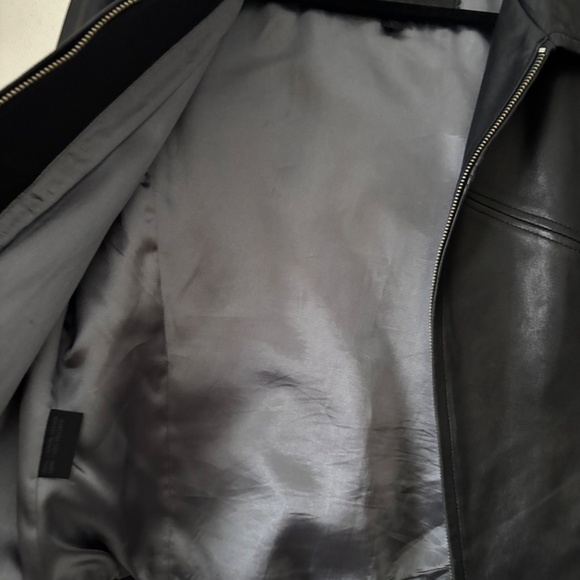 Vintage GUESS Women’s Leather Jacket - Picture 5 of 8